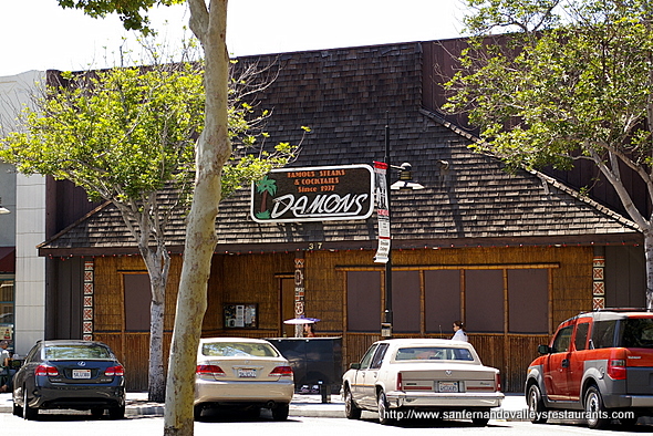 Damon’s Steak House in Glendale, California