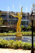 Americana Golden Statute Water Shooting Up- (thumbnail)